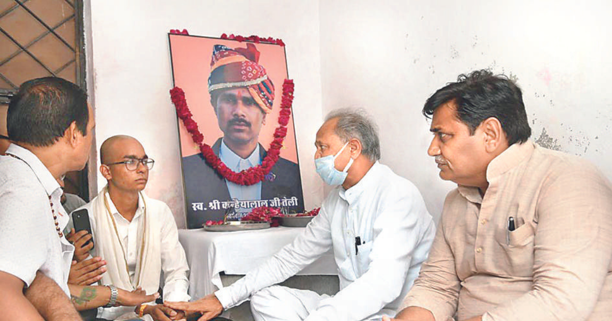 CM reaches Late Kanhaiyalal’s house, pays tributes